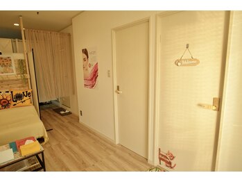 グルーミー(gloomy)/施術部屋ドア付きのお部屋♪