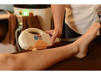 メンズ脱毛サロン アカラ(AKALA)/脚の施術