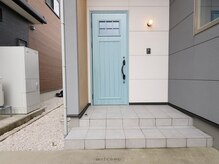 ルノン(Lunon)の雰囲気（外観写真です♪水色の扉が目印です★）