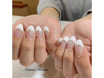 ネイルックバイナチュレルーム(Nailook by Nature Room)/白とラメのダブルフレンチ