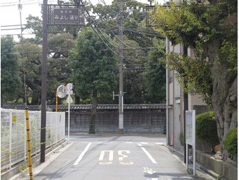 モアザン 祐天寺(MORETHAN)/大通りに突き当たったら左に