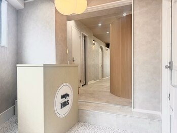 エニーバイヒルズビューティーサロン 恵比寿(any by HillsBeautySalon)の写真/【恵比寿駅徒歩1分☆長く通えるサロンをお探しの方に】メイク・ヘア道具も完備しているのでご予定前にも◎