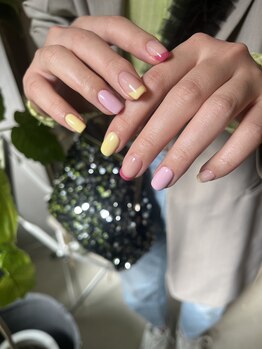 ワッツ ユア ネイルストーリー(What’s your nail story?)/カラフルフレンチ