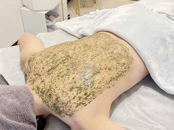 ミヌ 心斎橋(Minou)/お背中のハーブピーリング