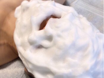 アカラ(Akara)/泡パックでくすみケア