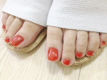 ディースタイル ネイルスタジオ(d-style)の写真/当店のフットネイルは【ホットタオル→オイルを使った足裏マッサージ→パウダー】仕上げとなっております♪