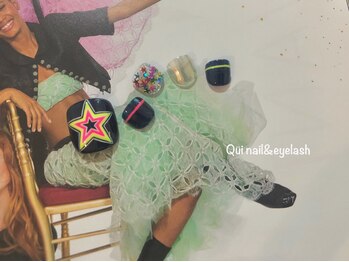 クワイ(Qui)/ネオン星ネイル