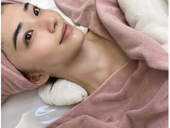 イリゼ(iriser)の写真/【漢方ハーブピーリング＋高濃度ビタミンC15％導入】シミケアくすみ解消！透明肌溢れる極潤美白美肌に◆