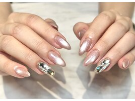 ストーン埋め尽くしネイル