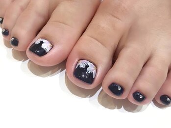 ミーナネイル(miinanail)/手描きフラワーフットネイル