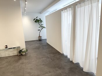 スー 梅田(suu)の写真/個室空間&リクライニングチェアでリラックス♪【美眉アイブロウ/まつげパーマ】でナチュラルに映えるお顔に