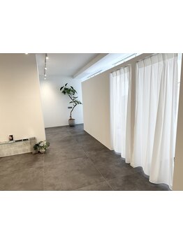 ゆったり空間で施術が受けられるサロン