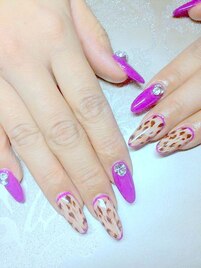 ピンク×ヒョウ柄ネイル