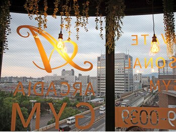 アルカディアジム(ARCADIA GYM)/阪神高速奈良線から