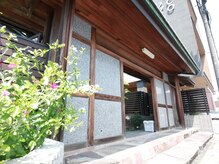 トーン(TONE)の雰囲気（サロンはこちらの門を入ってすぐ中にございます！奥に看板あり）