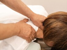 エアリー整体の雰囲気（しつこい首、肩こり、慢性化した頭痛、ピンポイント施術で改善）