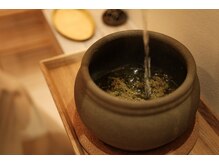 温座 東山公園店/黄土の力で深部から温める