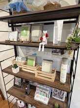 心音/コスメグッズの棚