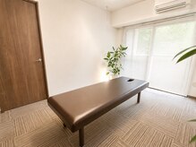 【メンズストレッチ×もみほぐし】TONO仙台店(トノ)の雰囲気（明るい光の入る個室空間でプライベートストレッチ！）