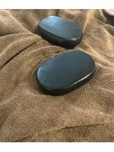 エヌプラスビューティー(N+beauty)/ホットストーンを使用します。