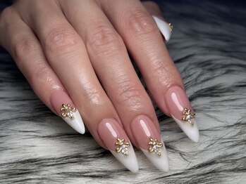 マカナネイル(makana nail)の写真/《スカルプ導入サロン☆》実力派ネイリストが施術!!デザイン/フォルムに妥協できない方や,爪が短い方にも◎