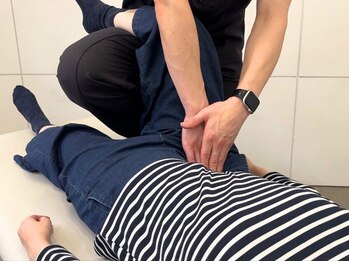 フィクシブ 上野(FIXIBE)の写真/≪腰痛の8割は“別の場所”に原因が≫その場で効果を実感♪プロの施術で長年の腰痛と決別を！