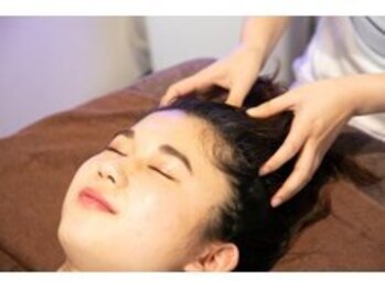 グルステ 池袋/頭から毛穴洗浄&小顔矯正