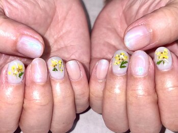 絵画みたいなミモザネイル