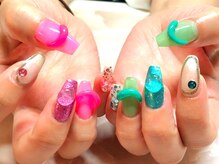 ネイルサロンブリス(nail salon Bliss)/☆遊び心が光るちぐはぐネイル☆