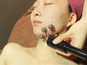 サロンドキャリーの写真/【重力に負けない】お顔のストレッチマシ-ンで肌の土台から引き上げ筋肉ケア90分￥5940【たるみ改善】