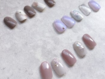 ハーリッチ ネイルアンドアイ(HeaRich)の写真/季節や流行に合わせたサンプル多数☆好みに合わせて選べるコースご用意!デザイン迷子さんにもおすすめ◎