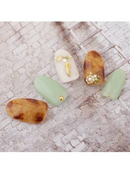 ラ カゼッタ(La casetta)/べっ甲フェザーネイル