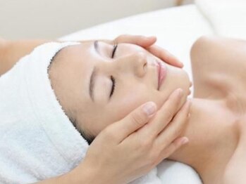 サロンドマナ(salon de MANA)の写真/【ハンドテクニックに自信あり◎】リンパマッサージ×フェイシャルエステで至福のひとときをご提供♪