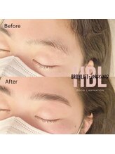 ユヌ(une)/ハリウッドブロウリフト