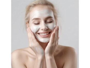 ジュエリースキン(JewelrySkin)の写真/【溢れるツヤ×押し上げるハリ】溢れるツヤを育てる肌管理ピーリング。年齢サインをケアし、若々しい印象へ