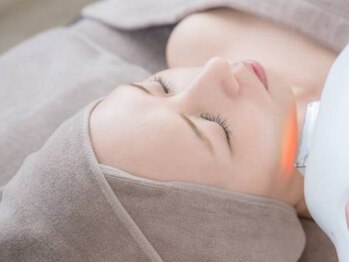 サロンドマナ(salon de MANA)の写真/太くなってしまった鼻下、アゴ下の毛はもちろんお顔全体の産毛も綺麗に脱毛!お顔のムダ毛を徹底ケア!