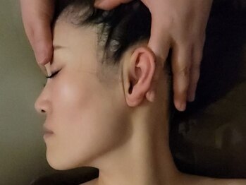 凛コルギの写真/【疲労改善＆極上のリラクゼーション】頭・首・肩の筋肉をもみほぐすことで疲れた脳と体を癒します