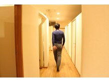 こだわりの整体専門店 クローバー八事/正しい姿勢は歩き方から！
