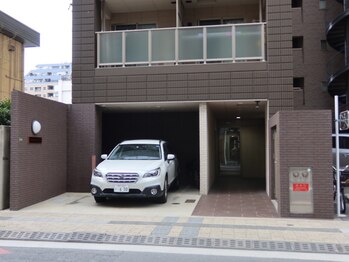 サム(Sam)/サロンの入り口風景(マンション)