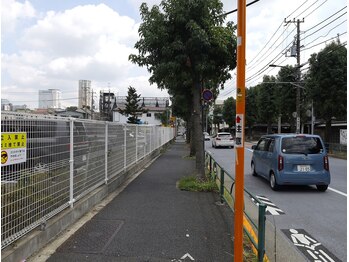 モアザン 祐天寺(MORETHAN)/真っ直ぐ２～３分ほど進む