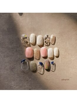 シルニー リム(Silny rim)/アシンメトリーニュアンスネイル