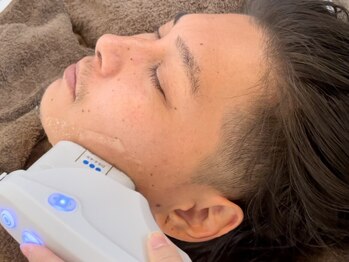 サロン ルイス アディクト(salon Lewis Addict)の写真/【印象&清潔感アップ◎】当店メンズ人気No.1★東京でも大人気の小顔リフト導入！美肌ケアや脱毛もお任せ！