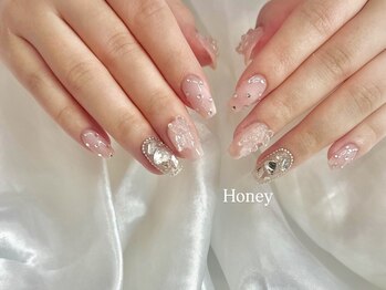 ハニー(Honey)の写真/【こだわりパーツたくさんご用意◎】キラキラかわいいパーツも幅広くご用意◎理想の華やかな指先へ◇