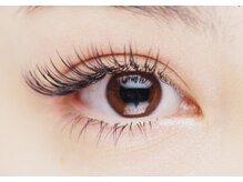 フルブルーム(Full Bloom)/下まつ毛を付けると目元パッチリ