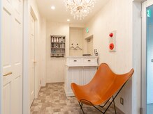 モエナ バイ キックス(MoeNa by kix)/受付はアンティーク調