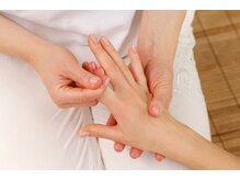 からだケアサロン ぱるま/手にある反射区を刺激!