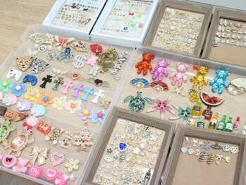 マナ(MANA)の写真/自爪が弱い、折れてしまったなどのお悩みも長さ出しで解決！大人気のジェルチップもあります！