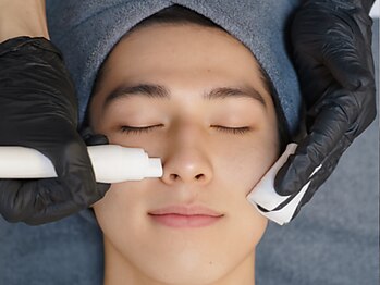 ボーンオム(Born Homme)の写真/【ハイドロ毛穴洗浄¥4000】〈いちご鼻・毛穴汚れ・黒ずみ除去〉毛穴開きをキュッと引き締める◎