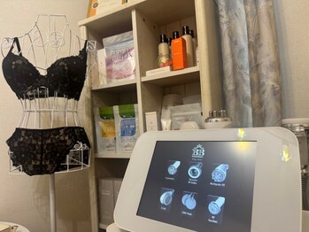 サロン ド メグリィ(Salon de meguli)の写真/二の腕!!ハミ肉!!その脂肪も宝です★そのお肉達をお胸に移動させよう！知識・経験豊富なオーナーが施術◎