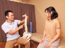 ビバーチェ(VIVACE)の雰囲気(模型を使ってお体の状態や施術の意味を分かりやすく説明します)